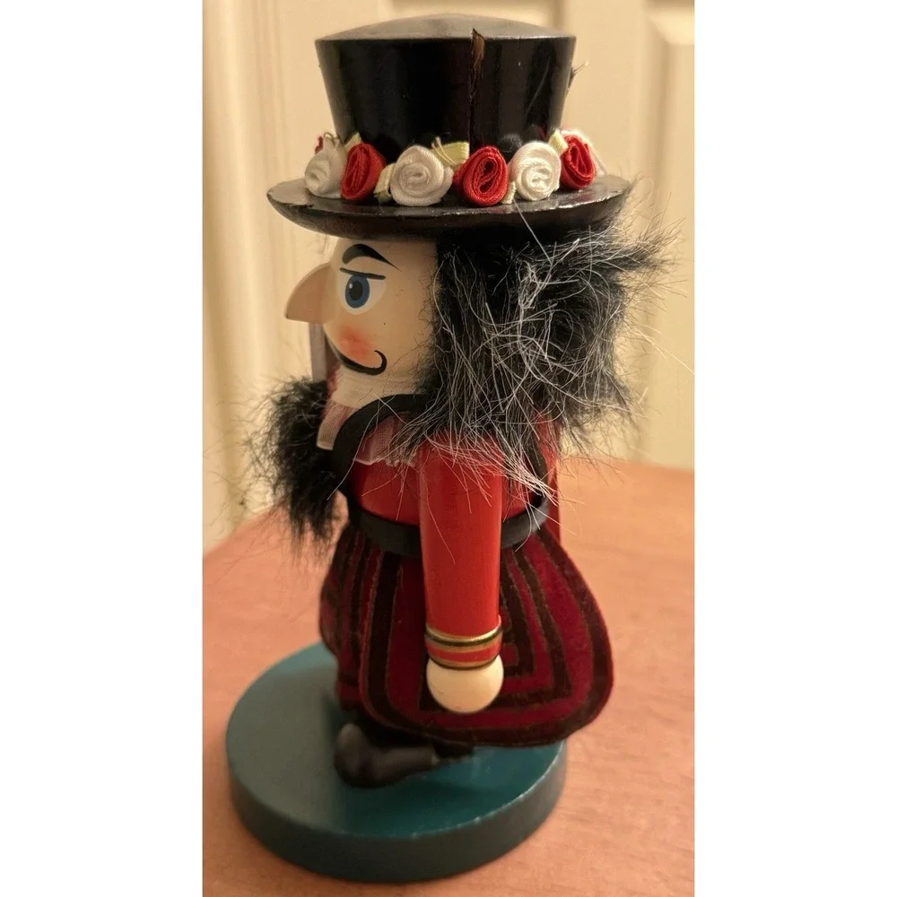 RED STUBBY MULTICOLOR WOODEN NUTCRACKER W/FLOWERED HAT - ENGLISH‎